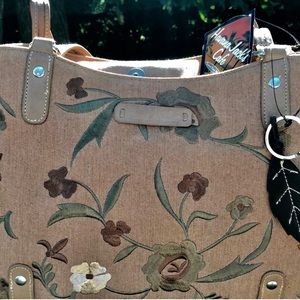 NWT. Perfect for Fall Handbag